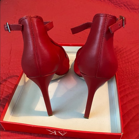 Nice Ruby Red BCBG Heels. - Picture 4 of 5